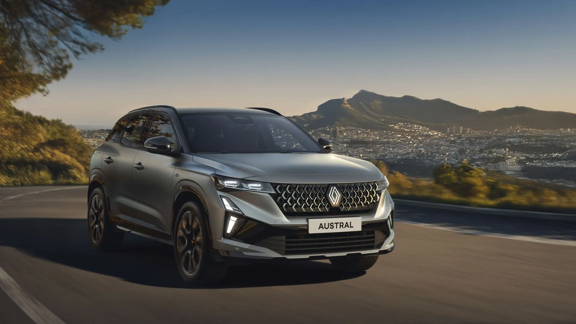Bir Aile Otomobili Olarak Renault Austral E-Tech: 15.000 Kilometrelik Gerçek Kullanıcı Deneyimi ve Tüketim Raporu Bir Aile Otomobili Olarak Renault Austral E-Tech: 15.000 Kilometrelik Gerçek Kullanıcı Deneyimi ve Tüketim Raporu