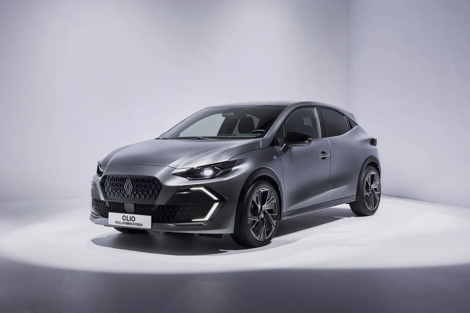 Zirvenin Mutlak Hakimi: Mayıs Ayının En Çok Satan Hatchback Modeli Renault Clio İncelemesi! Zirvenin Mutlak Hakimi: Mayıs Ayının En Çok Satan Hatchback Modeli Renault Clio İncelemesi!