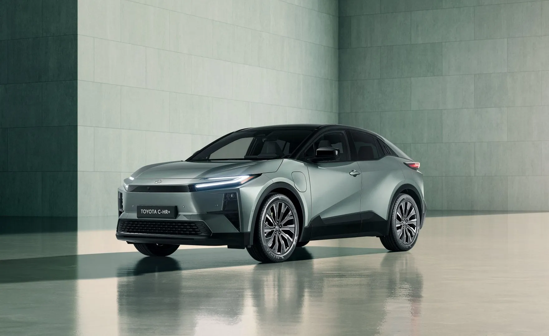On Yıllık İkon Sahhnede: Yeni Toyota C-HR 10. Yıl Dönümü ve Güncel Hibrit Teknolojisi