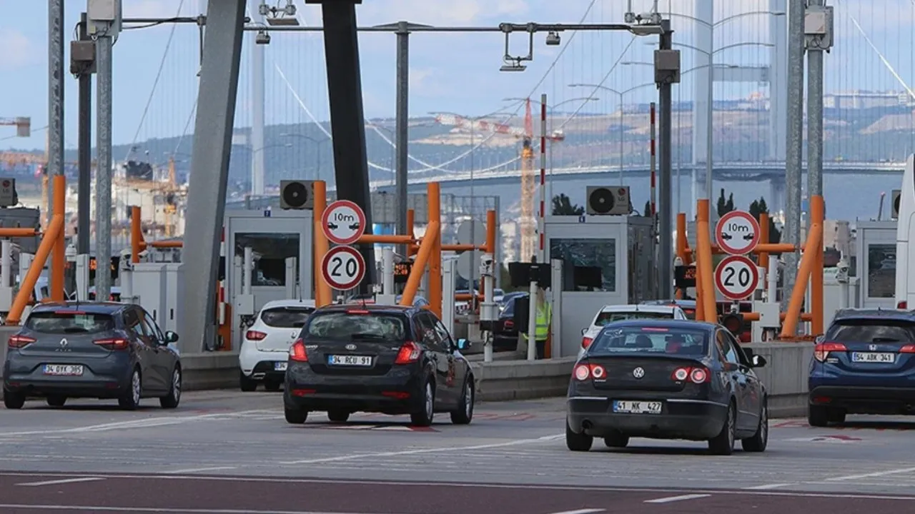 Sürücülerin Yol Maliyeti Değişti: 1 Temmuz İtibarıyla Köprü ve Otoyol Ücretlerine Zam Geldi! Sürücülerin Yol Maliyeti Değişti: 1 Temmuz İtibarıyla Köprü ve Otoyol Ücretlerine Zam Geldi!