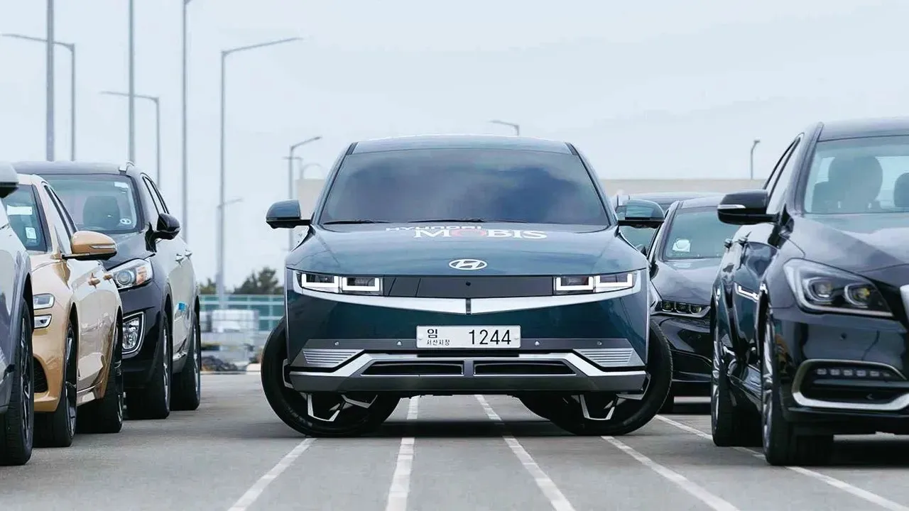 Park Yeri Arama Derdi Bitiyor: Hyundai Mobis Otonom Park Robotu Teknolojisini Tanıttı! Park Yeri Arama Derdi Bitiyor: Hyundai Mobis Otonom Park Robotu Teknolojisini Tanıttı!