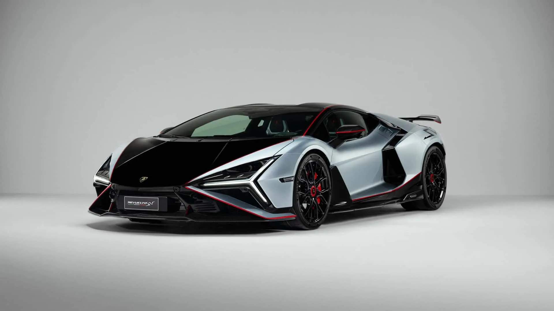 Sınırları Aşan Şiddet ve Yarış Genleri: Yeni Lamborghini Revuelto SV Tanıtıldı! Sınırları Aşan Şiddet ve Yarış Genleri: Yeni Lamborghini Revuelto SV Tanıtıldı!