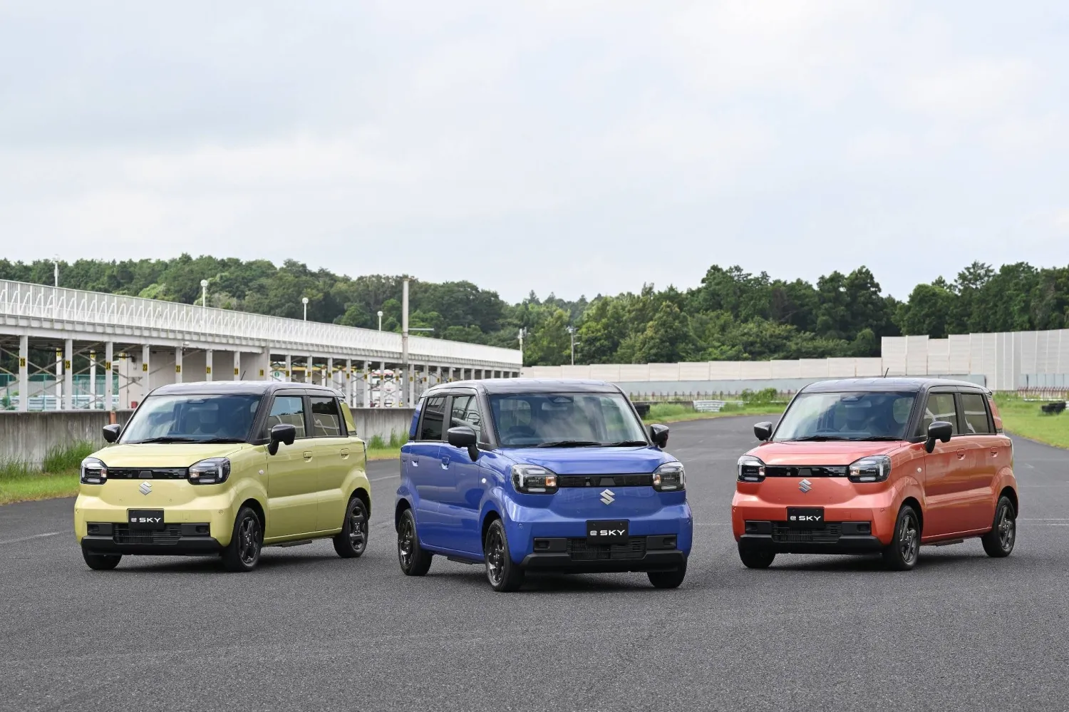 Şehir İçi Mobilitede Küçük Dev: Yeni Elektrikli Minik Suzuki e Sky Tanıtıldı!
