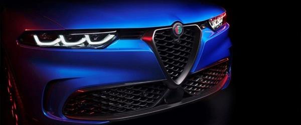 Alfa Romeo Yeni Modelin Müjdesini İstanbul’dan Verdi! Alfa Romeo Yeni Modelin Müjdesini İstanbul’dan Verdi!