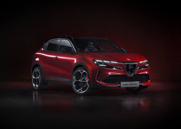 Alfa Romeo, Türkiye’de Junior Teslimatlarına Başladı! Alfa Romeo, Türkiye’de Junior Teslimatlarına Başladı!