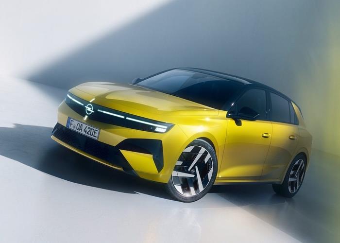 Makyajlı Opel Astra Geliyor