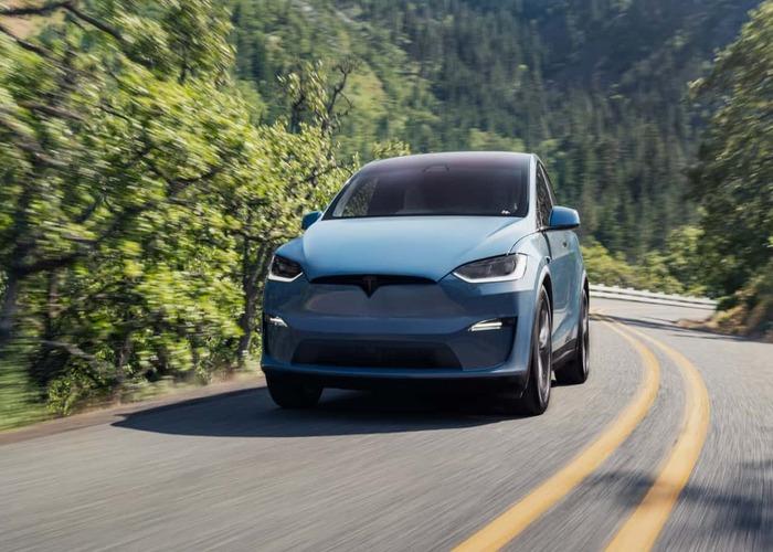 Tesla, Yapay Zekâya Ağırlık Veriyor