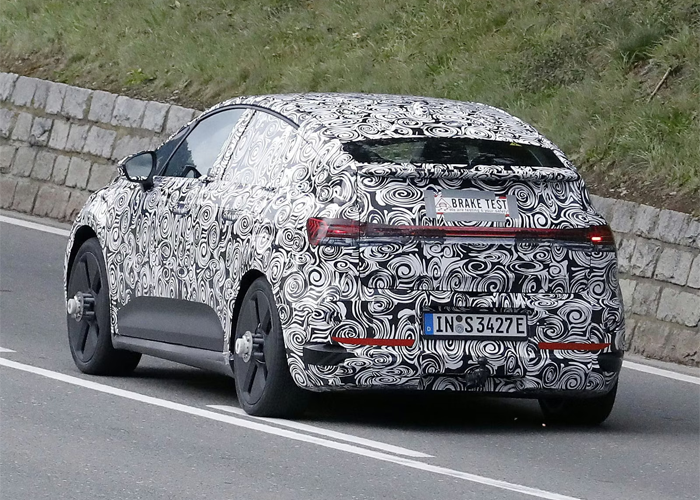Yeni Audi A2 e-tron Kamuflajla Testlerde Yeni Audi A2 e-tron Kamuflajla Testlerde
