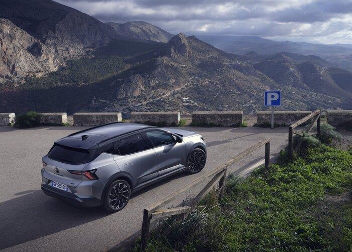 2026 Model Yeni Renault Scenic E-Tech Türkiye’de: Fiyatı, Menzili ve Tüm Detayları!