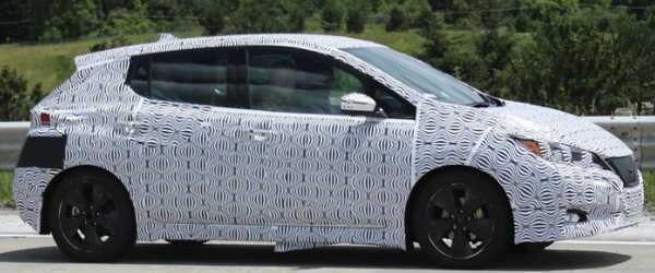 Yeni Nissan Leaf’ dan Eylül Öncesi Kamuflajlı Poz Yeni Nissan Leaf’ dan Eylül Öncesi Kamuflajlı Poz