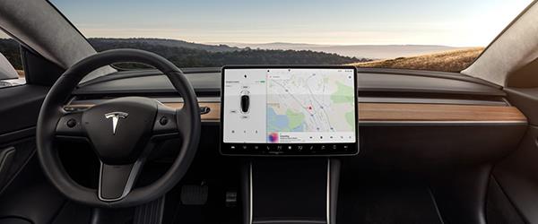 Tesla Model 3 serisi için geçici olarak üretimi durdurduğunu açıkladı.