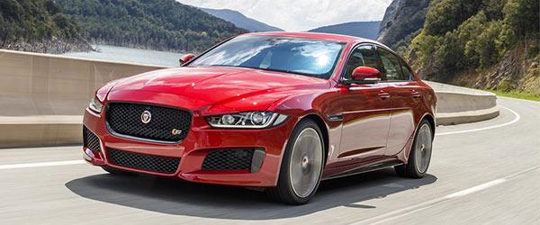Jaguar, XE modeline özel ürettiği 300 Sport’u tanıttı. Jaguar, XE modeline özel ürettiği 300 Sport’u tanıttı.