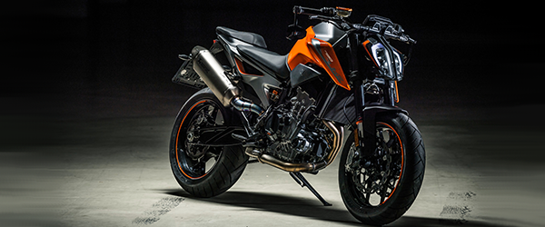 2019 KTM 790 Duke R üretiminden önceki test sırasında görüntülendi. 2019 KTM 790 Duke R üretiminden önceki test sırasında görüntülendi.