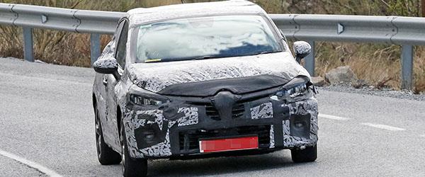 Renault Talisman Modeli Kamuflajlı Görüntülendi Renault Talisman Modeli Kamuflajlı Görüntülendi