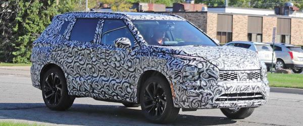 Mitsubishi Outlander Makyajlı Hali İlk Kez Görüntülendi Mitsubishi Outlander Makyajlı Hali İlk Kez Görüntülendi
