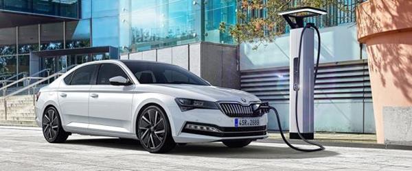 Skoda Tarih Verdi Superb Modeline Müthiş Bir Özellik Geliyor Skoda Tarih Verdi Superb Modeline Müthiş Bir Özellik Geliyor