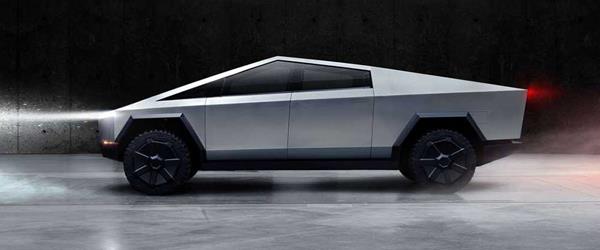 Rusya’da Tesla Cybertruck’ın Replikası Asfaltta Rusya’da Tesla Cybertruck’ın Replikası Asfaltta