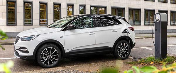 Opel Grandland X Hybrid Önden Çekişli de Alınabilecek Opel Grandland X Hybrid Önden Çekişli de Alınabilecek