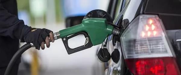 Benzine Beklenen Zam Uygulandı Benzine Beklenen Zam Uygulandı