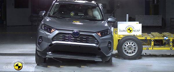 Toyota RAV4 Güvenlik Testinde Rekor Kırıyor Toyota RAV4 Güvenlik Testinde Rekor Kırıyor