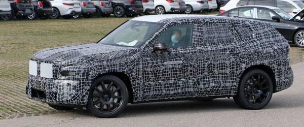 BMW'nin yeni SUV'si X8 Objektiflere Poz Verdi BMW'nin yeni SUV'si X8 Objektiflere Poz Verdi