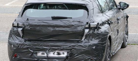 Yeni Peugeot 308 Kamuflajlı Görüntülendi Yeni Peugeot 308 Kamuflajlı Görüntülendi