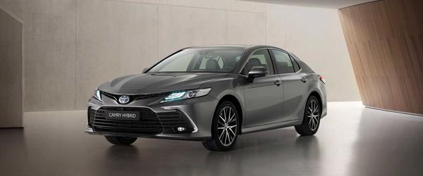 Toyota Camry Makyajlandı Toyota Camry Makyajlandı